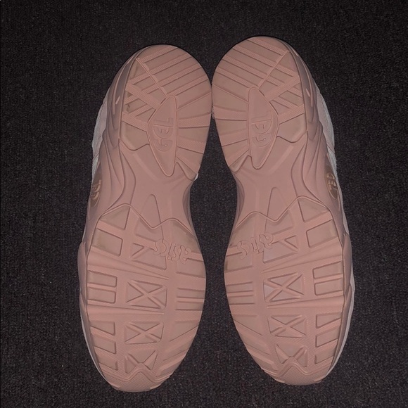 ASICS. - Picture 3 of 3